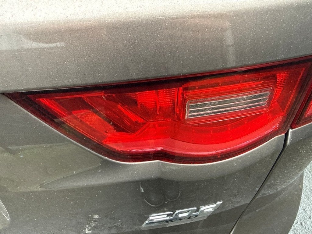 FEU ARRIÈRE DROIT Jaguar F-Pace (01-2015/12-2025), Campus Kronberg 7
61476  Kronberg im Taunus, DE, Utilisé, Jaguar, Jaguar Land Rover Deutschland GmbH