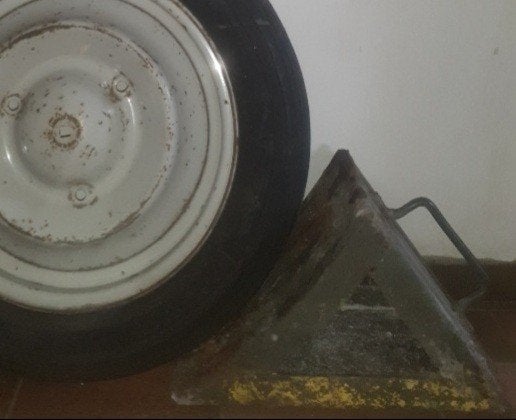 Cale pour roue, métal, kaki, Enlèvement, Utilisé, Autres pièces automobiles