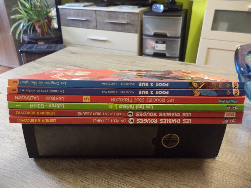 av bd sur le foot 2.50 euro la bd, Boeken, Stripverhalen, Zo goed als nieuw, Meerdere stripboeken, Ophalen of Verzenden