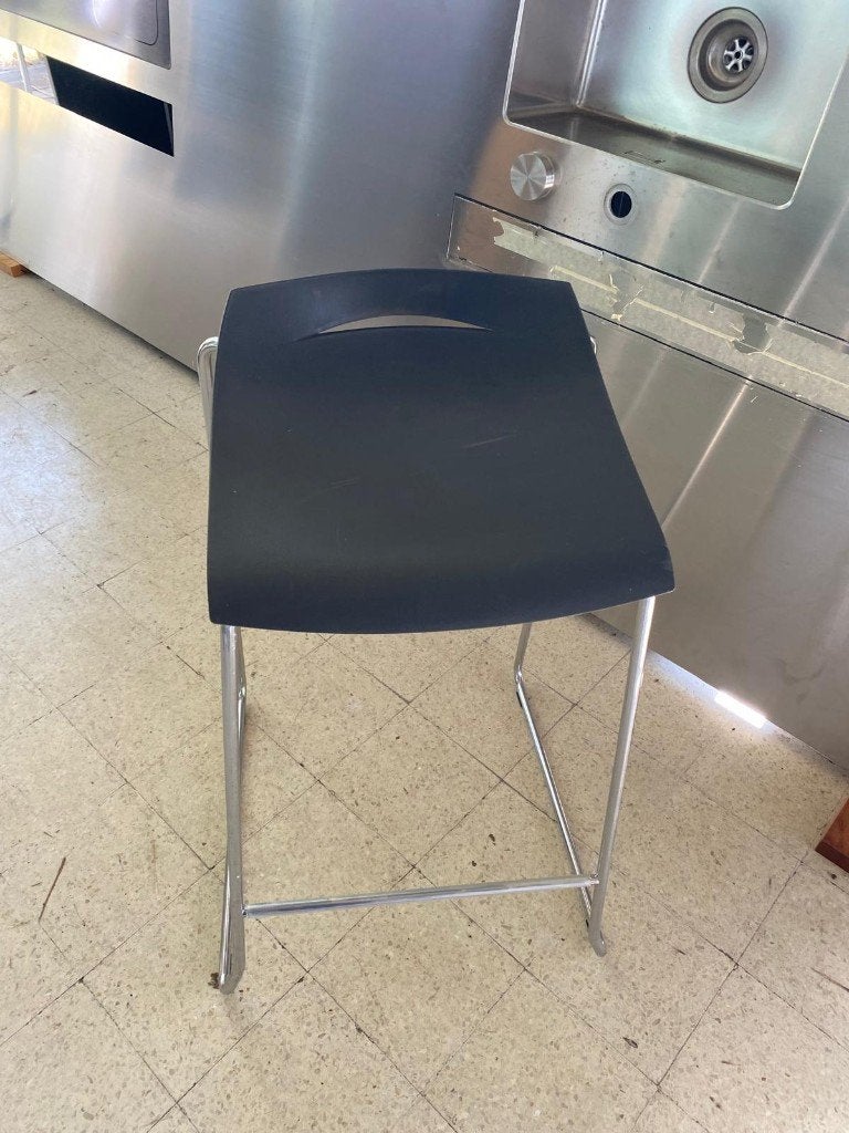 Tabouret pour hauteur de plan de travail noir, Neuf, 1 tabouret, Avec repose-pieds, Métal