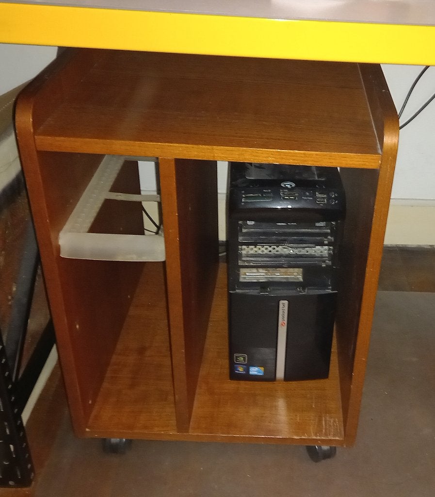 Meuble ORDINATEUR pc à roulette en bois PRATIQUE, Moins de 70 cm, Moins de 70 cm, Enlèvement, Utilisé