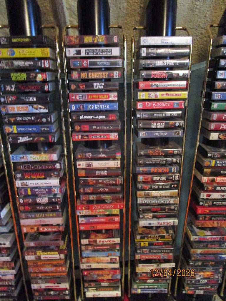 Videocassetten met staanders, Alle leeftijden, Ophalen, Zo goed als nieuw