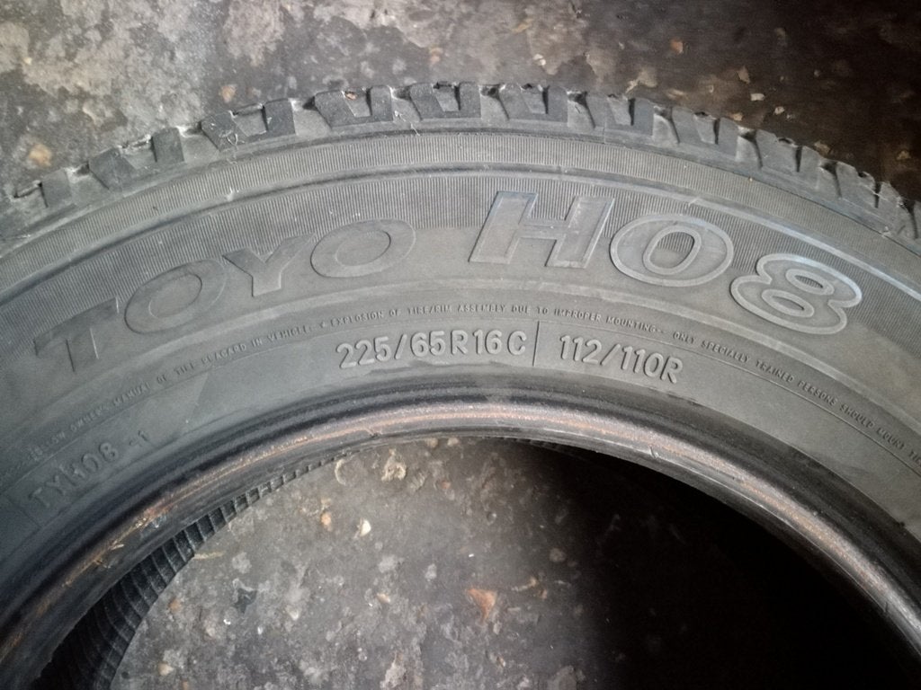 1 band TOYO H08 225/65 R16 c, Auto-onderdelen, Banden en Velgen, Ophalen, 16 inch, Band(en), Bestelwagen