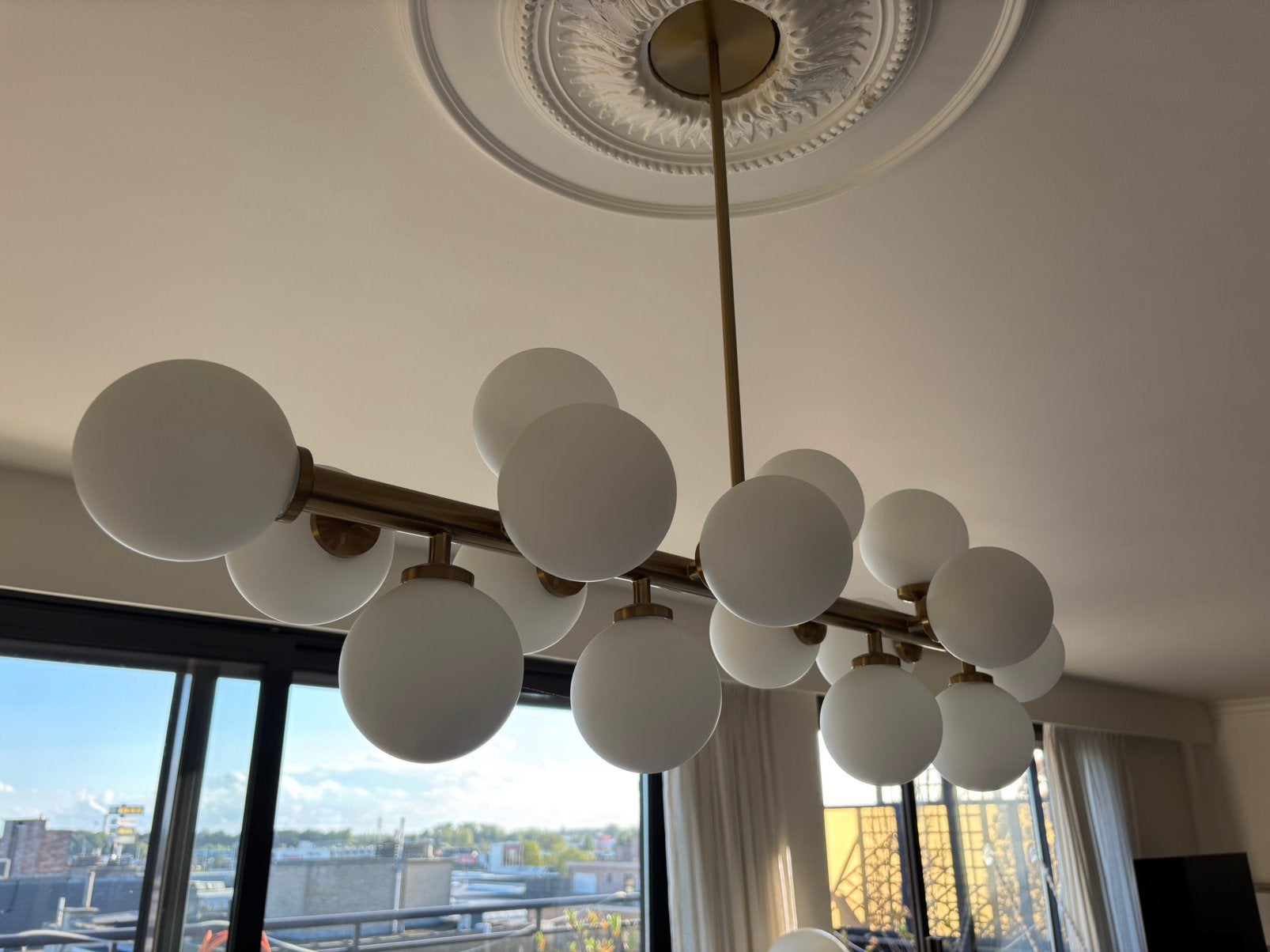 Lampe suspendue Art Déco dorée — 16 points lumineux, Maison & Meubles, Suspension, Art déco, Comme neuf, Enlèvement