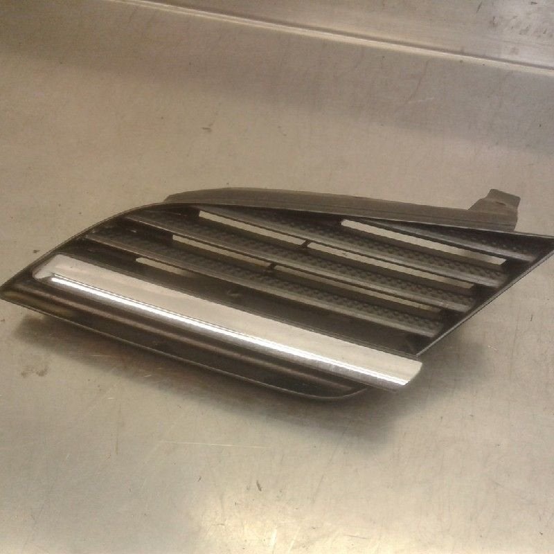 GRILLE Nissan Primera Wagon (W12) (01-2002/12-2007), Gebruikt, Nissan