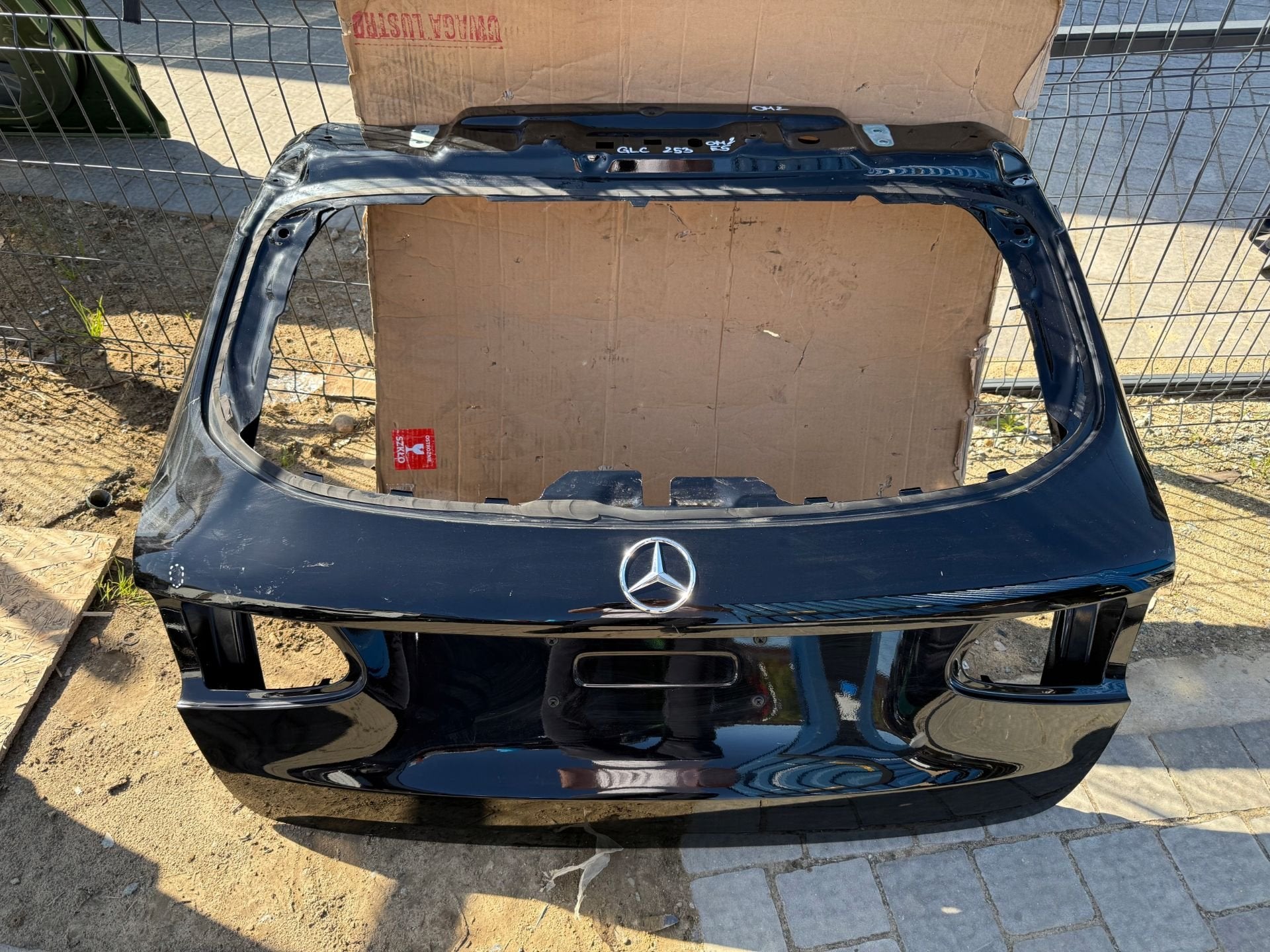 Mercedes GLC W253 Housse de protection W253, Autos : Pièces & Accessoires, Mercedes-Benz AG, Mercedes-Benz, Utilisé, Mercedesstrasse 120
70372  Stuttgart, DE