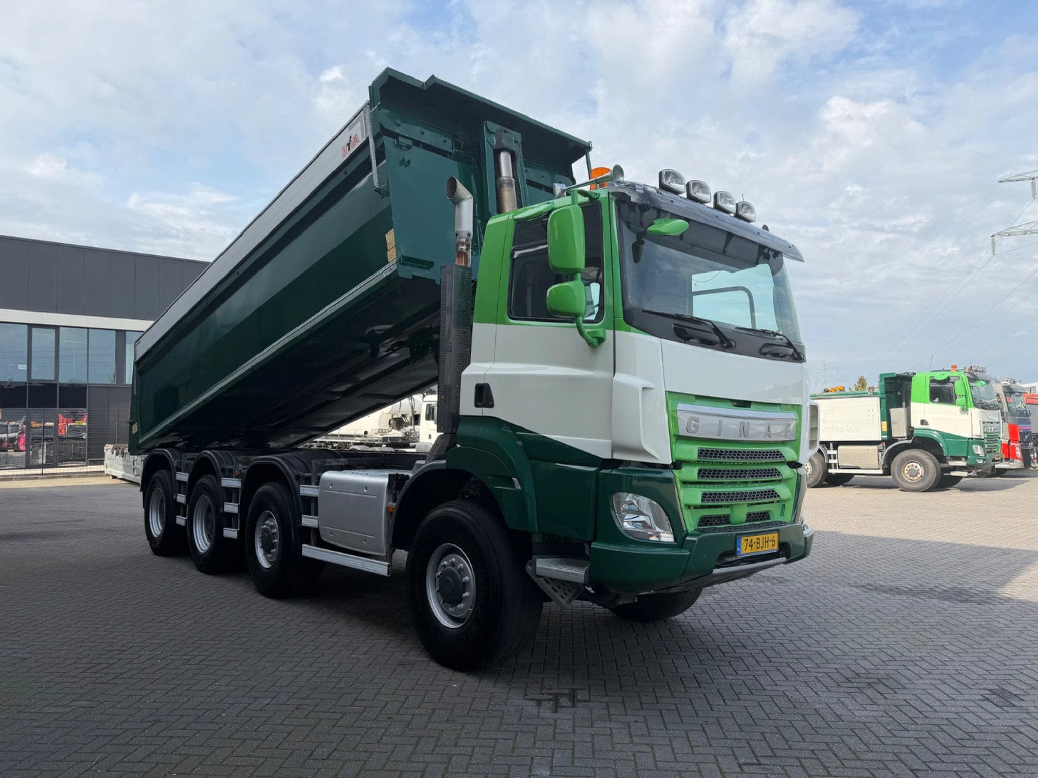 Ginaf X 4446 TS 8x8 22 m3 Tipper Euro 6 (bj 2017), Auto's, Automaat, 338 kW, Wit, Diesel