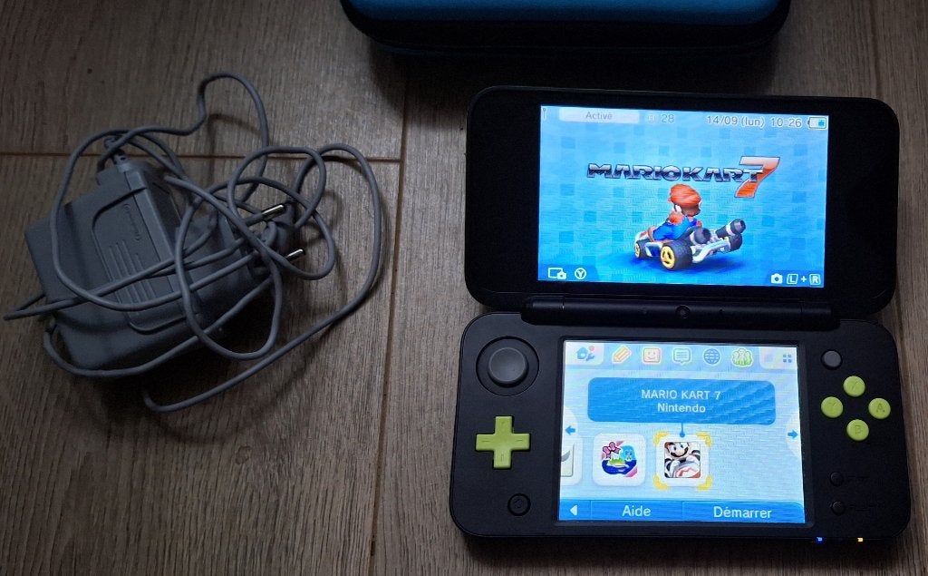 New Nintendo 2DS XL zwart/groen + Mario Kart 7, Games en Spelcomputers, Met games, 2DS, Ophalen of Verzenden, Zo goed als nieuw