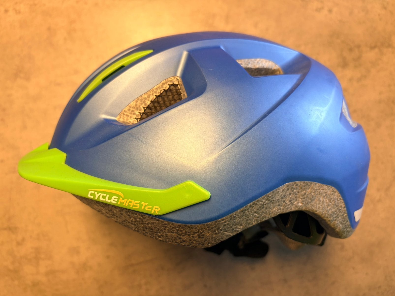 Fietshelm kind met licht, Ophalen, Zo goed als nieuw