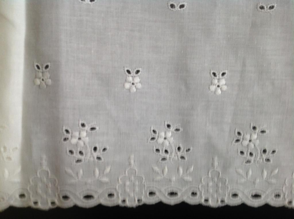 COUPON  BRODERIE  STOF, Wit, Ophalen of Verzenden, 30 tot 120 cm, Katoen