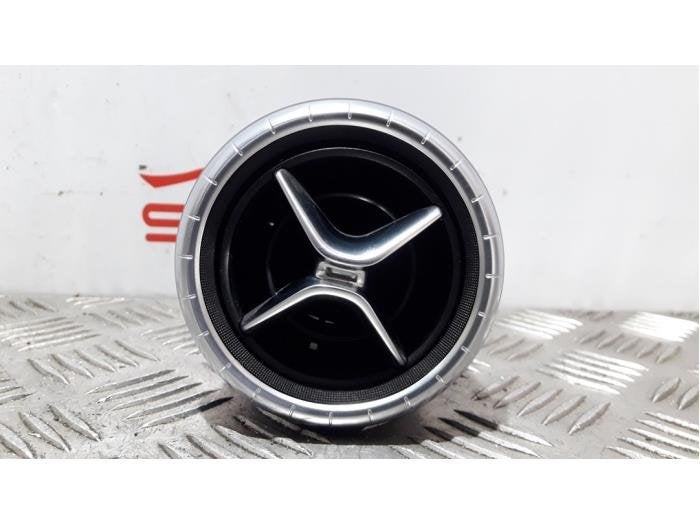 Grille aération tableau de bord d'un Mercedes CLA, 3 mois de garantie, Utilisé, -, -