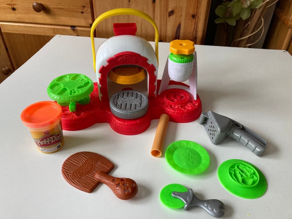 Play Doh "le four à Pizza" + 1 pot neuf, Kinderen en Baby's, Ophalen, Zo goed als nieuw, Knutselen
