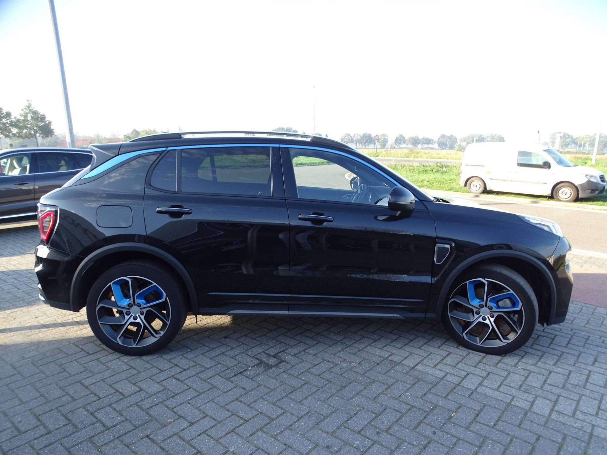 Lynk & Co 01 01 PHEV 1.5 Turbo * FULL OPTION (bj 2023), Auto's, Stof, Gebruikt, 192 kW, Zwart