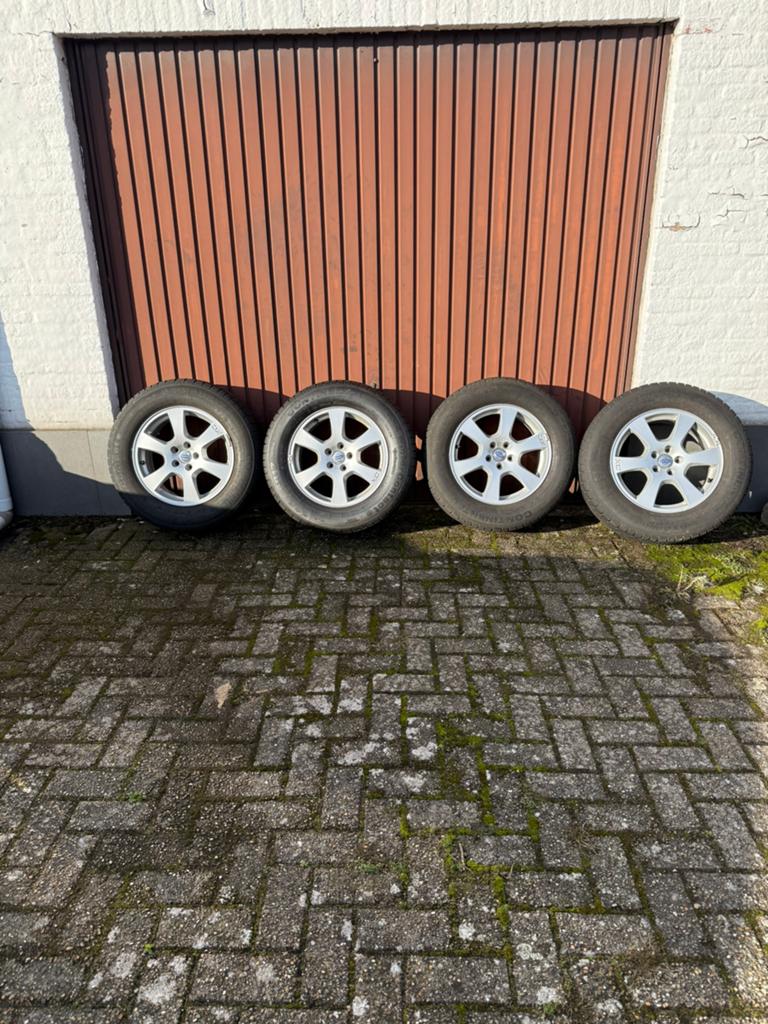 Originele Volvo 17” winterset – Continental – 6 mm profiel, Auto-onderdelen, Banden en Velgen, Ophalen, Winterbanden, Banden en Velgen