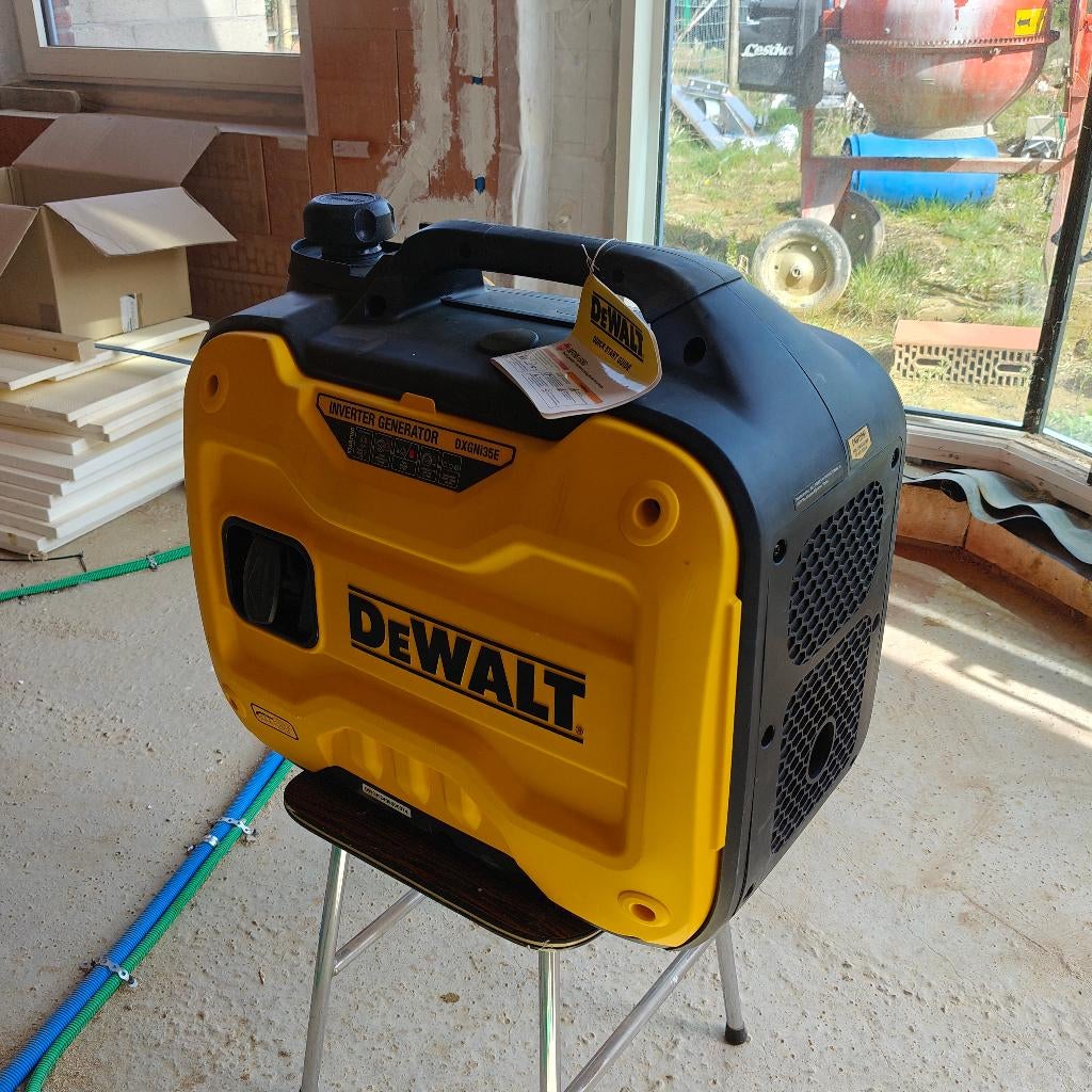 Inverter Generator Dewlalt 3500 Watt (DXGNi35E), Doe-het-zelf en Bouw, Aggregaten, Ophalen, Elektrisch startend, Benzine, Zo goed als nieuw