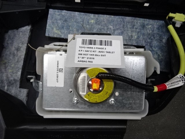 AIRBAG PASSAGER Toyota Yaris III (P13) (3108954AA), Utilisé, Toyota