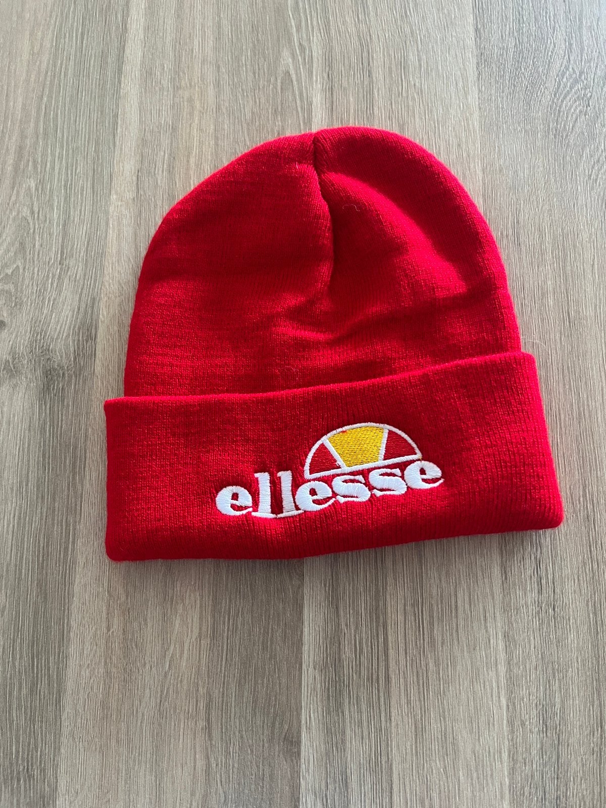 Rode muts ellesse, Ophalen of Verzenden, Zo goed als nieuw, Muts