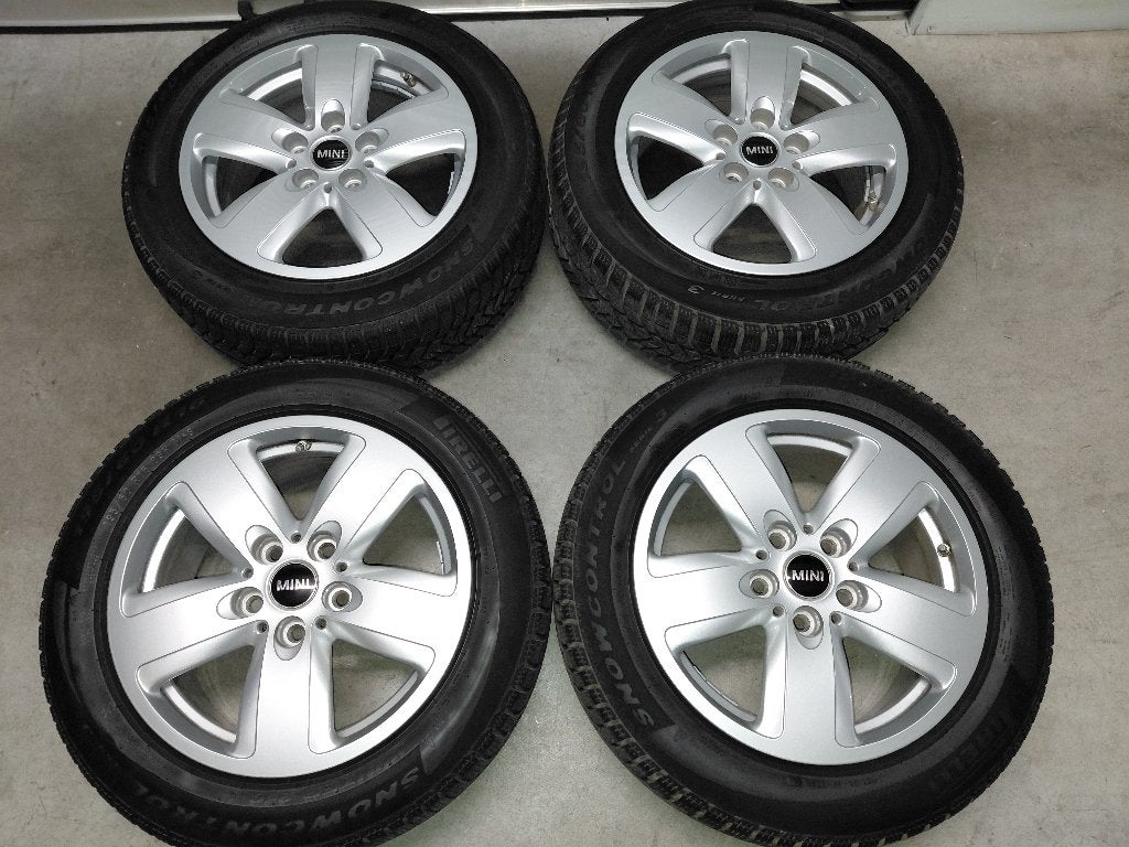 Originele 16 inch velgen met winterbanden Mini Clubman F54, Auto-onderdelen, Ophalen, Gebruikt, 16 inch, Banden en Velgen