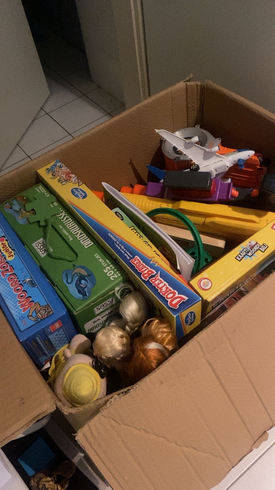 Boîte pleine de jouets pour enfants, Enfants & Bébés, Jouets | Autre, Enlèvement, Utilisé