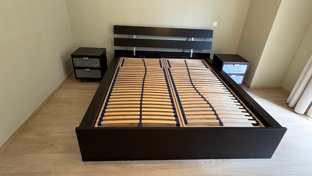 Lit IKEA "Hopen" avec sommiers à lattes et tables de chevet, Contemporain, Enlèvement, Utilisé, Deux personnes