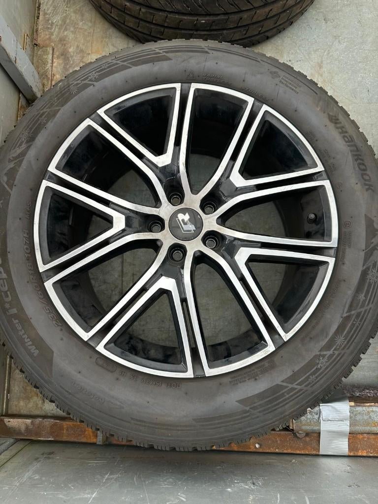 4 aluminium velgen + 4 winterbanden in zeer goede staat, 18 inch, Banden en Velgen, Winterbanden, 235 mm