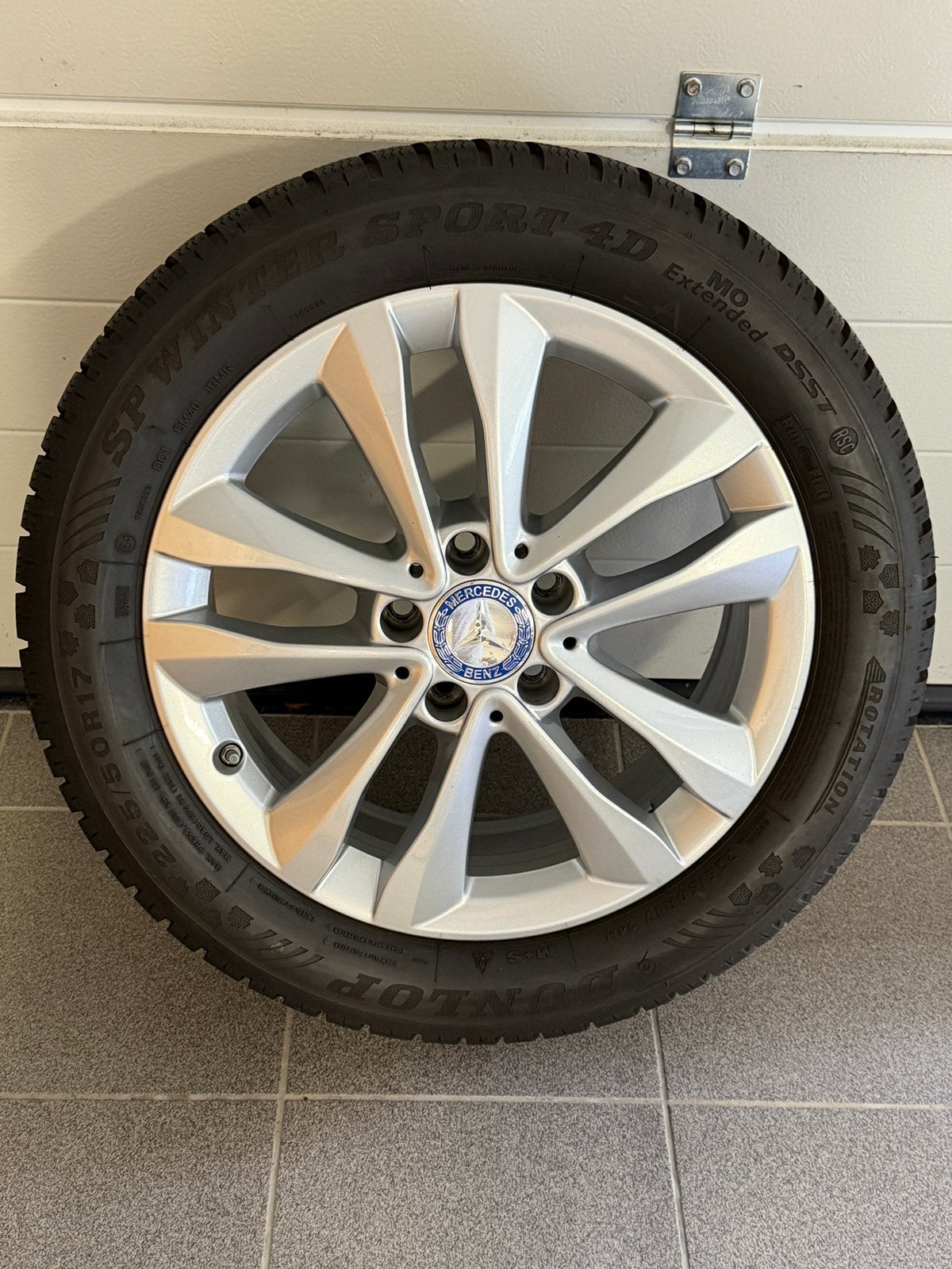Winterbanden Mercedes 225/50 R17 (TPMS) ET 48.5, Auto-onderdelen, Ophalen, Gebruikt, 17 inch, Winterbanden