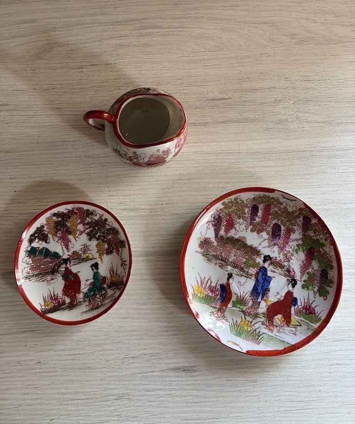 Soucoupe à lait en porcelaine japonaise ancienne « Geisha », Enlèvement ou Envoi