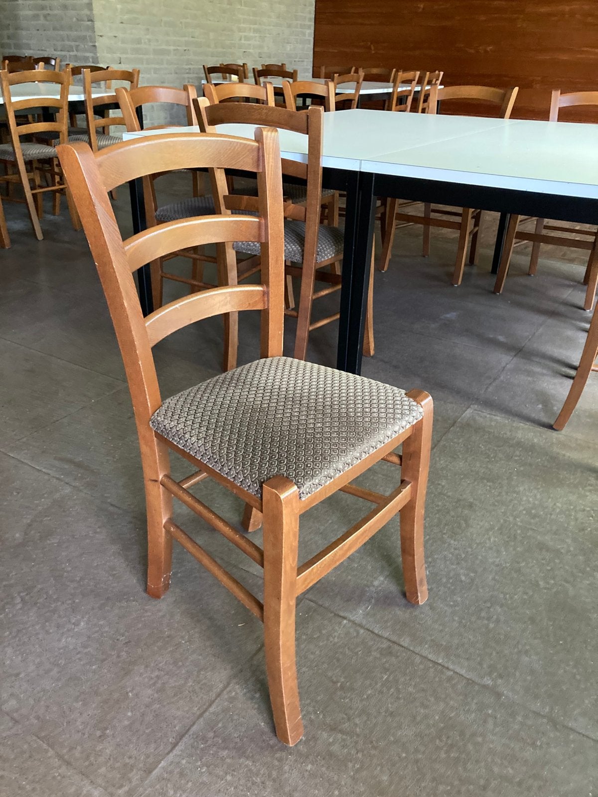 Degelijke horeca stoelen. 100 stuks, Ophalen, Gebruikt, Klassiek
