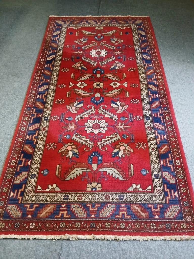Wollen tapijt van Louis de Poorteren, Ophalen, Rood