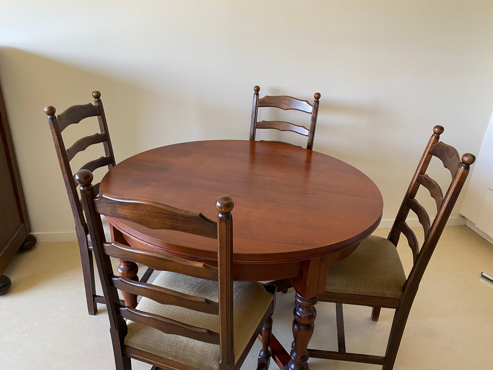 Uitschuifbare antieke ronde tafel, Huis en Inrichting, Ophalen, Zo goed als nieuw
