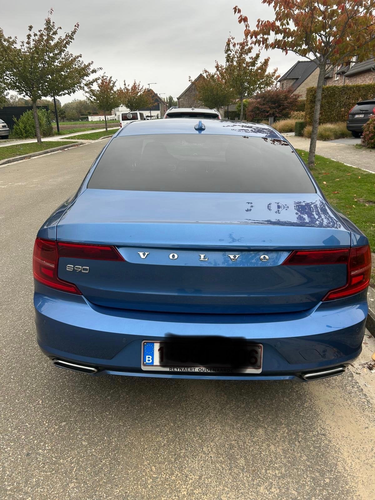 Volvo s90 d4 R design, Auto's, Automaat, Dealer onderhouden, Verwarmde buitenspiegels, Zwart