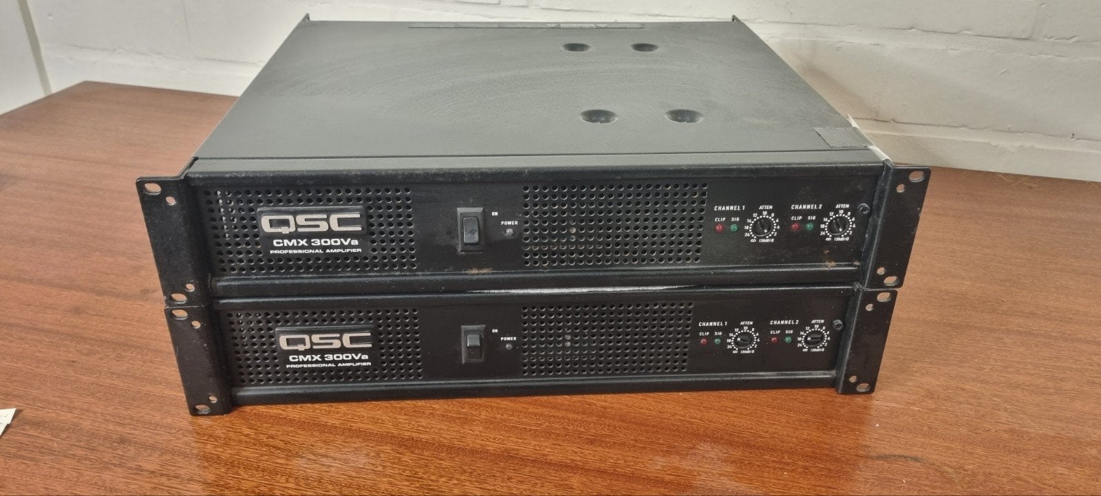 2x QSC CMX 300Va Professionele Eindversterkers, Enlèvement ou Envoi