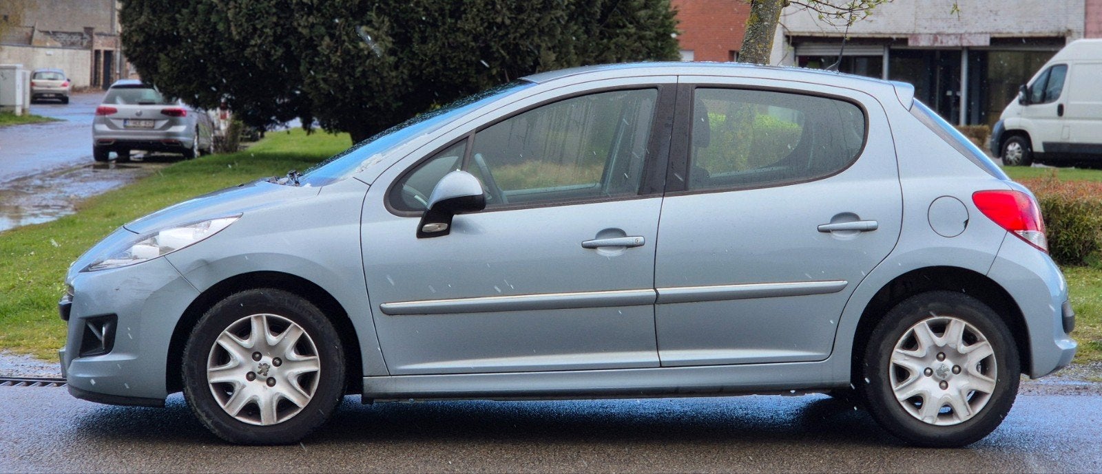 Peugeot 207 14ess 2011. 145000km clima 2400€, Euro 5, Boîte manuelle, 5 portes, Particulier