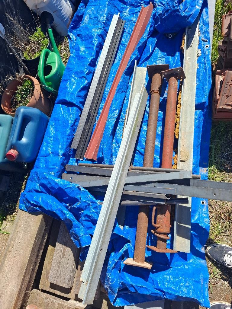 Bouw stutten/ L-ijzers/ H-poutrel klein, Ophalen