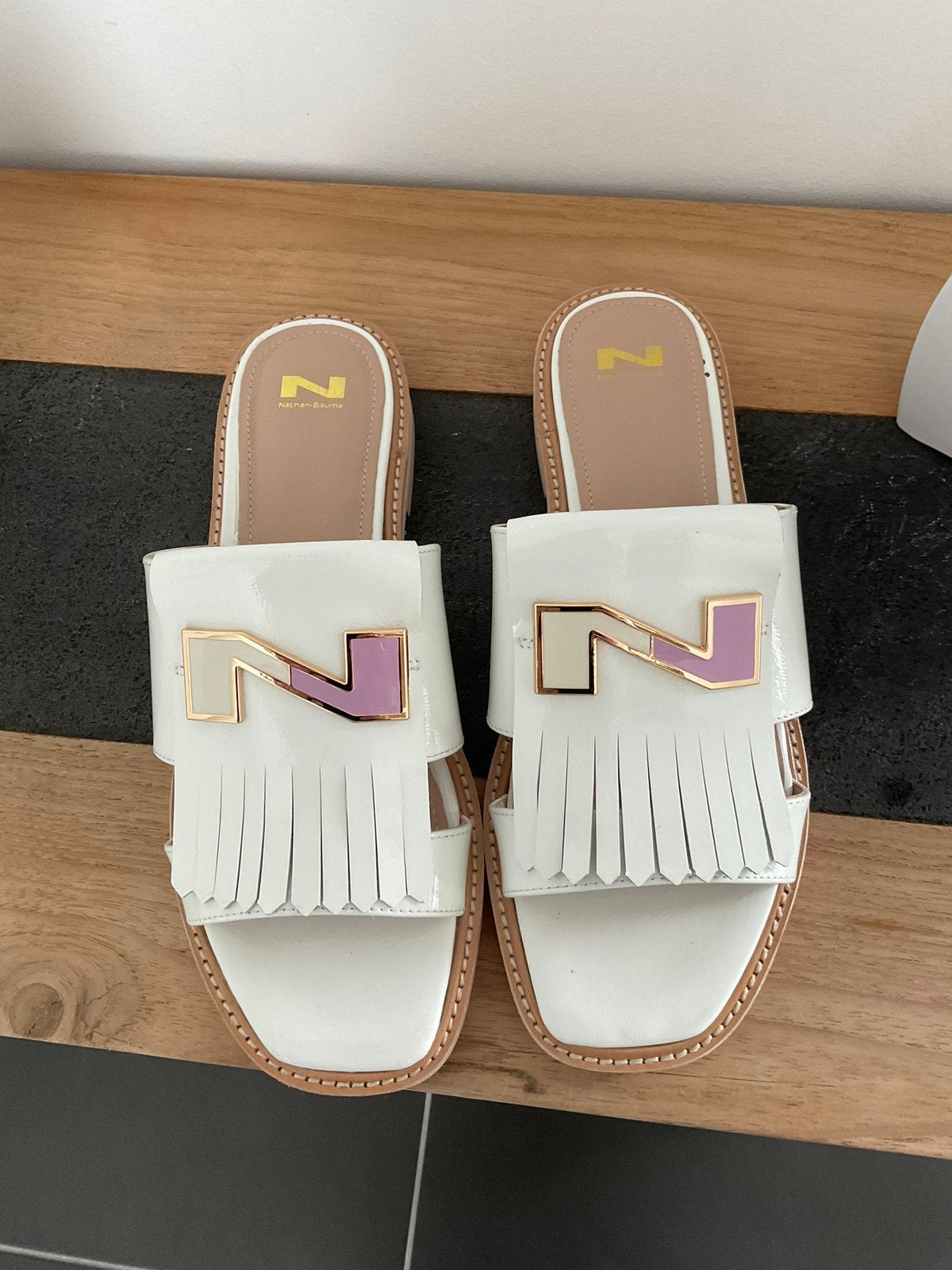 Slippers Nathan perfecte staat maat 40, Kleding | Dames, Schoenen, Ophalen of Verzenden, Zo goed als nieuw, Slippers