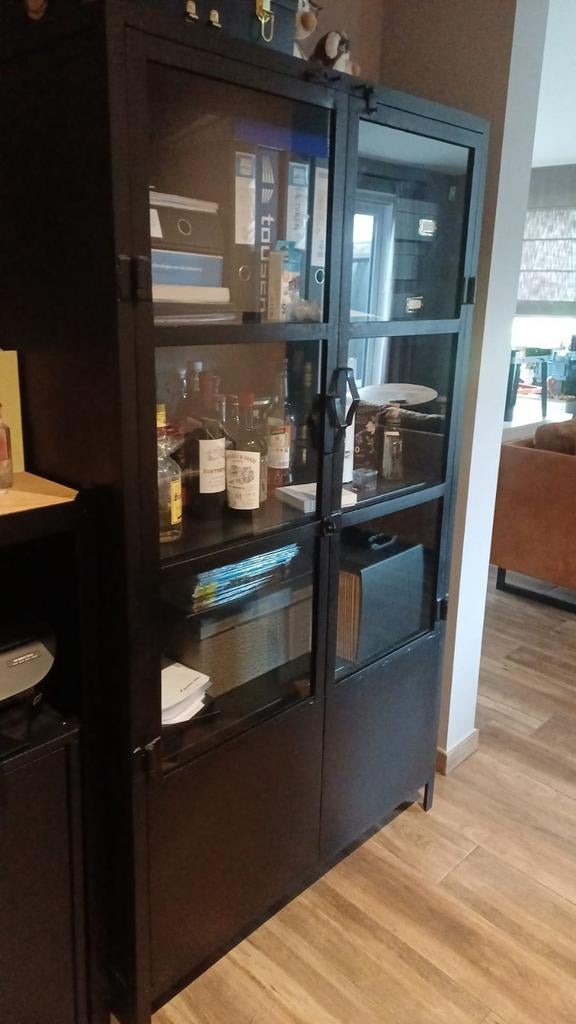 Zwart metalen vitrinekast, Huis en Inrichting, Kasten | Vitrinekasten, Ophalen