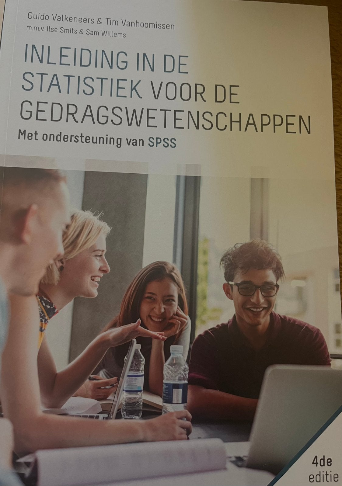 Inleiding in de statistiek voor de gedragswetenschappen, Enlèvement, Tim Vanhoomissen; Guido Valkeneers