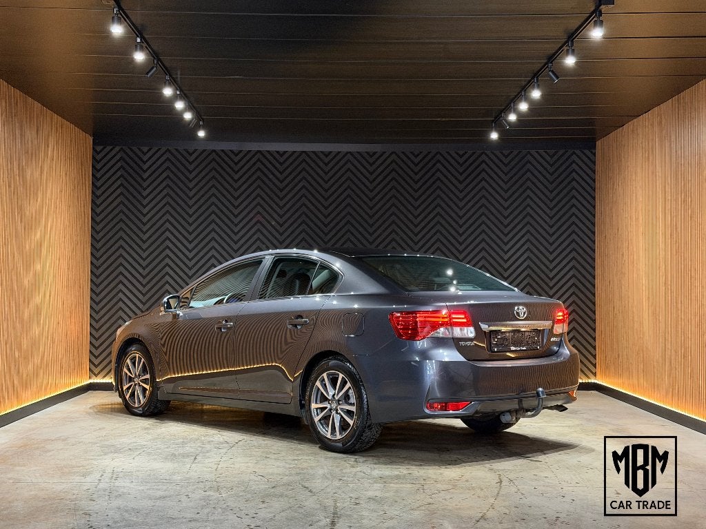 ✅ Toyota Avensis 2.0 D GARANTIE Navi Trekhaak CruiseC 1.Eig, Auto's, Toyota, Voorwielaandrijving, Stof, Zwart, 4 cilinders