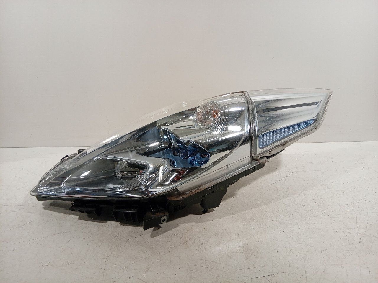 Koplamp links Nissan Leaf, Onderdelen@venauto.nl, Van der Ven Autorecycling B.V., Ettenseweg 76, 4706 PB Roosendaal, The Netherlands