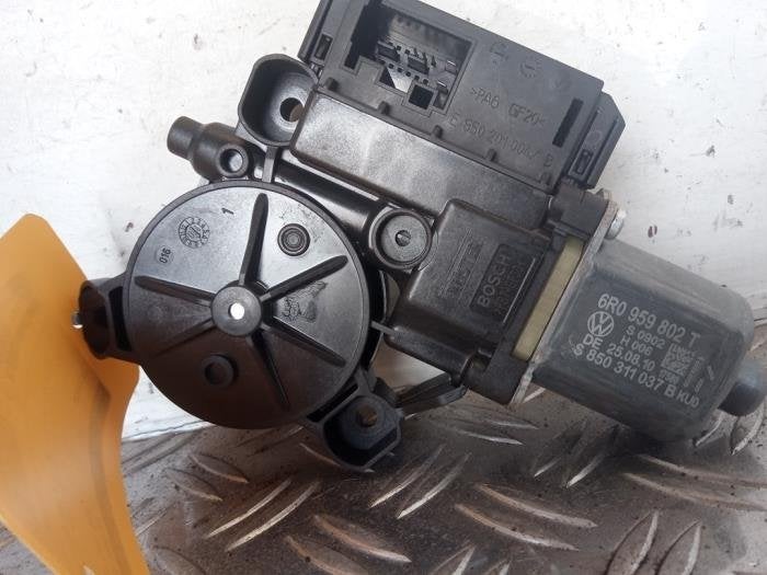 Moteur de vitre portière d'un Volkswagen Polo, Autos : Pièces & Accessoires, -, Volkswagen, -, 3 mois de garantie