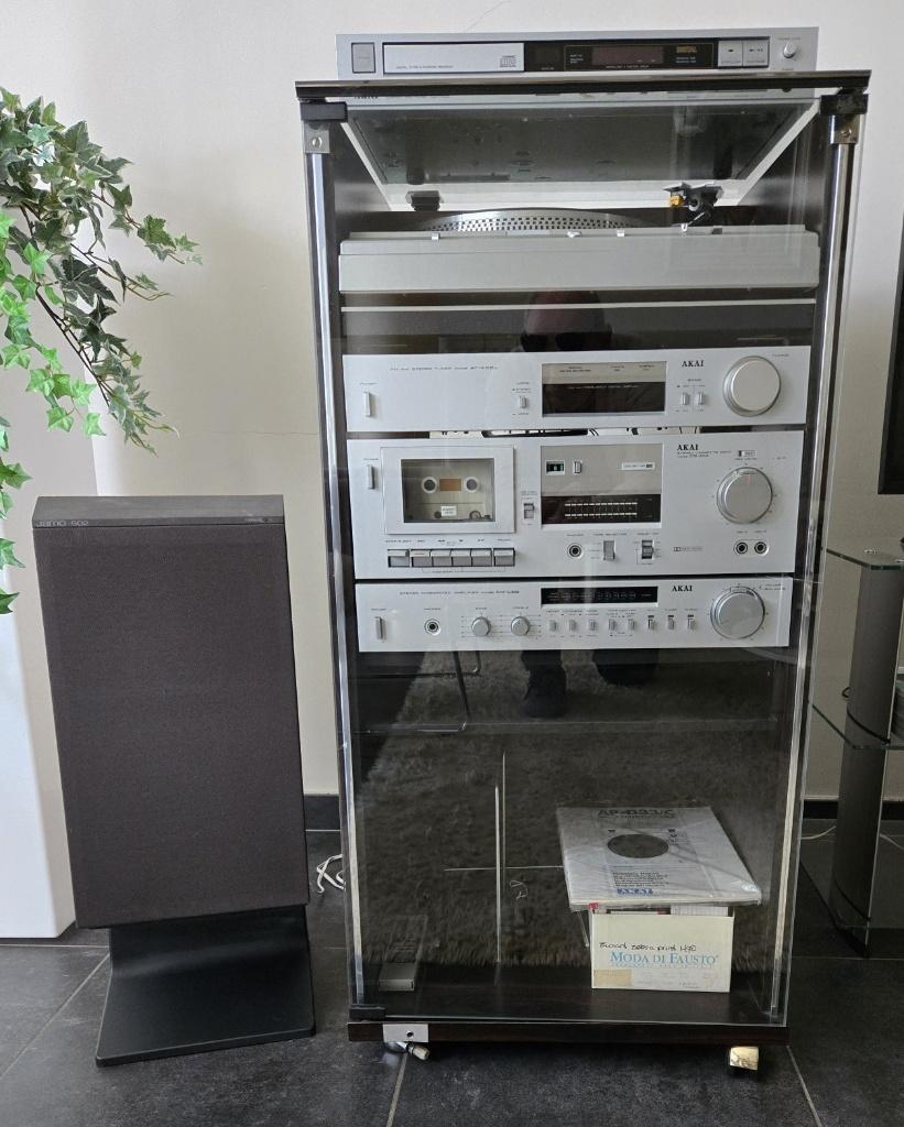 AKAI set met JAMO luidsprekers en bijbehorend meubel, Haut-parleurs, Enlèvement, Utilisé, Composants en vrac