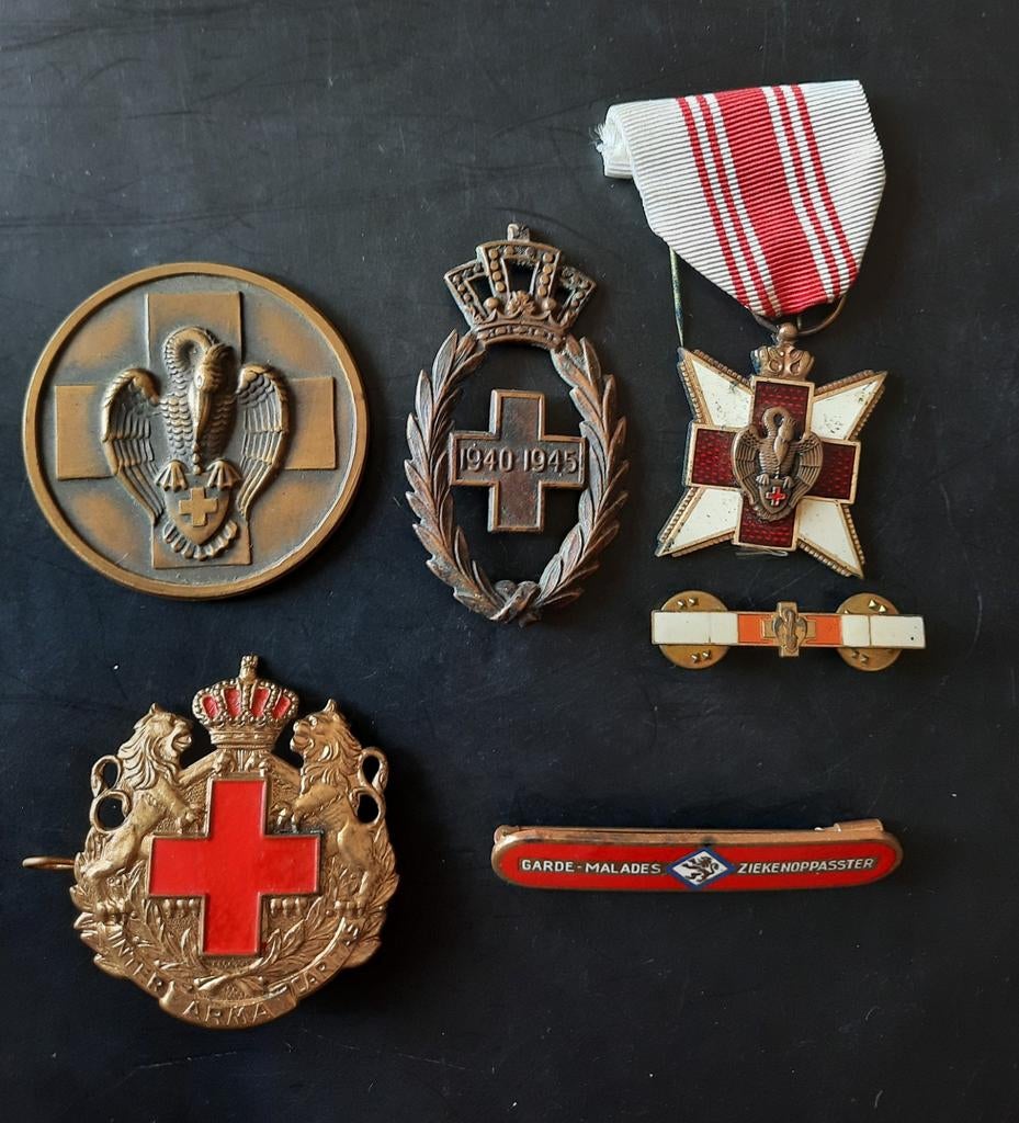 Set van insignes en medaille van het rode kruis en bloeddono, Ophalen of Verzenden