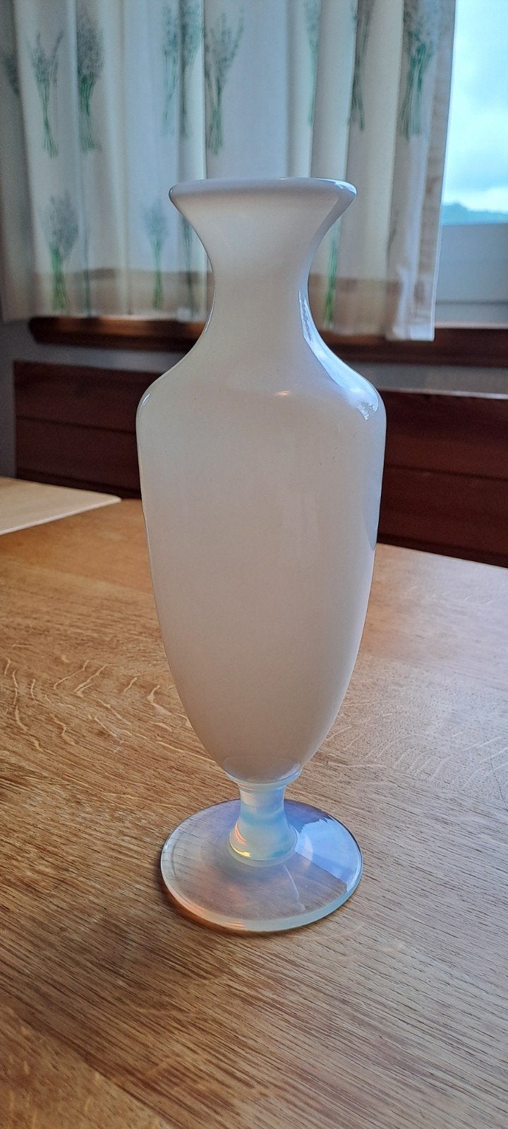 Opaline vaas in zeer goede staat, Zo goed als nieuw, Wit, Glas