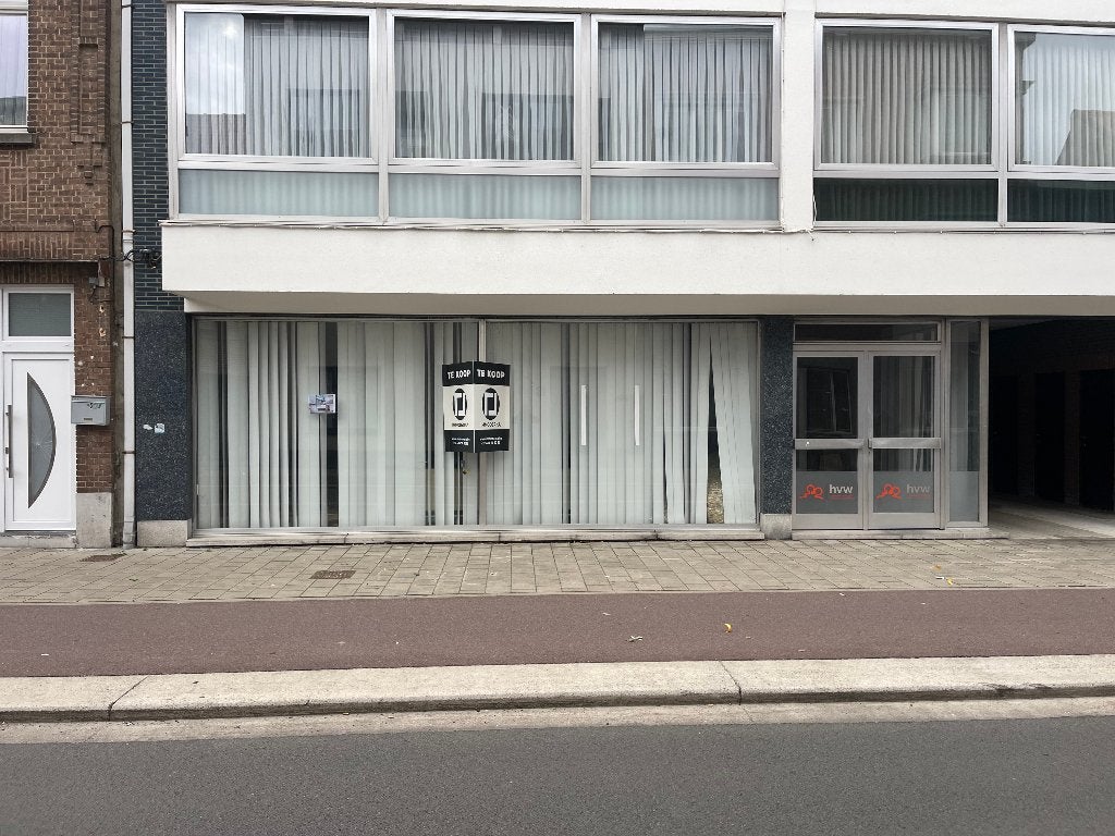 appartement + winkel in Sint Niklaas te koop, Immo, Huizen en Appartementen te koop, Tot 200 m², 152 m², Sint niklaas, 1 kamers