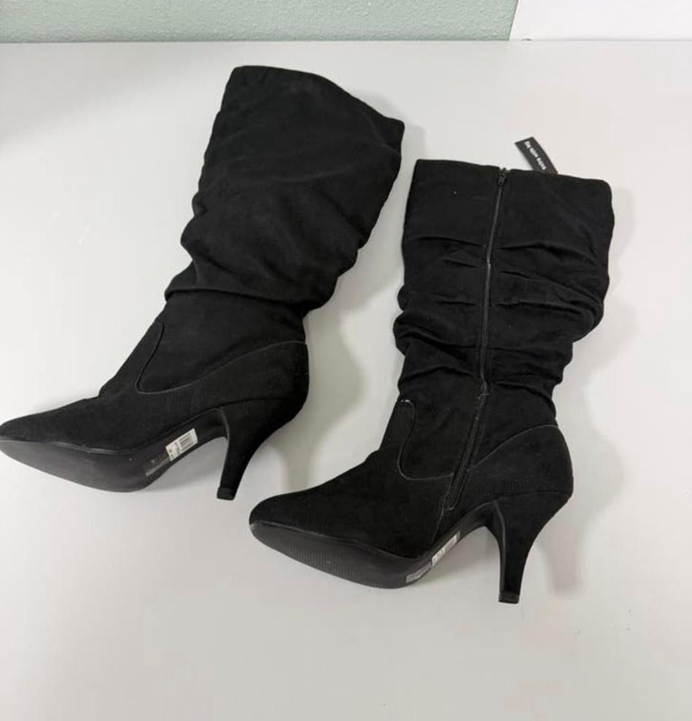 Bottes à talons noires en daim femmes taille 40 - New Boots, Vêtements | Femmes, Neuf, Enlèvement ou Envoi, Bottes hautes, Noir