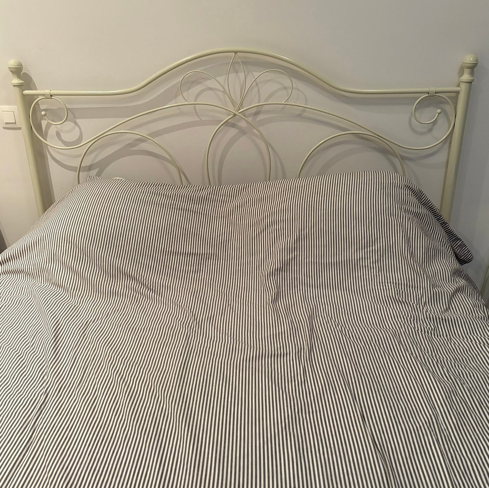Bed Ikea 160 x 200 metaal wit, Enlèvement, Comme neuf, Blanc, Métal