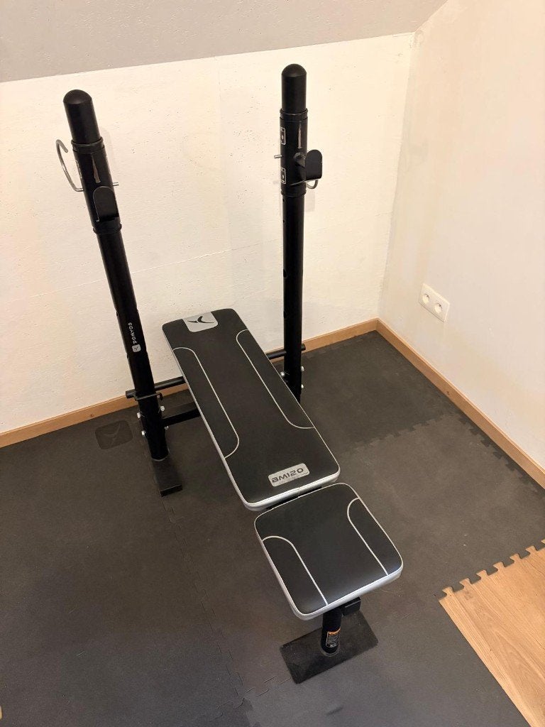 Domyos BM120 – halterbank met squatrek, Sport en Fitness, Ophalen, Gebruikt, Krachtstation, Metaal