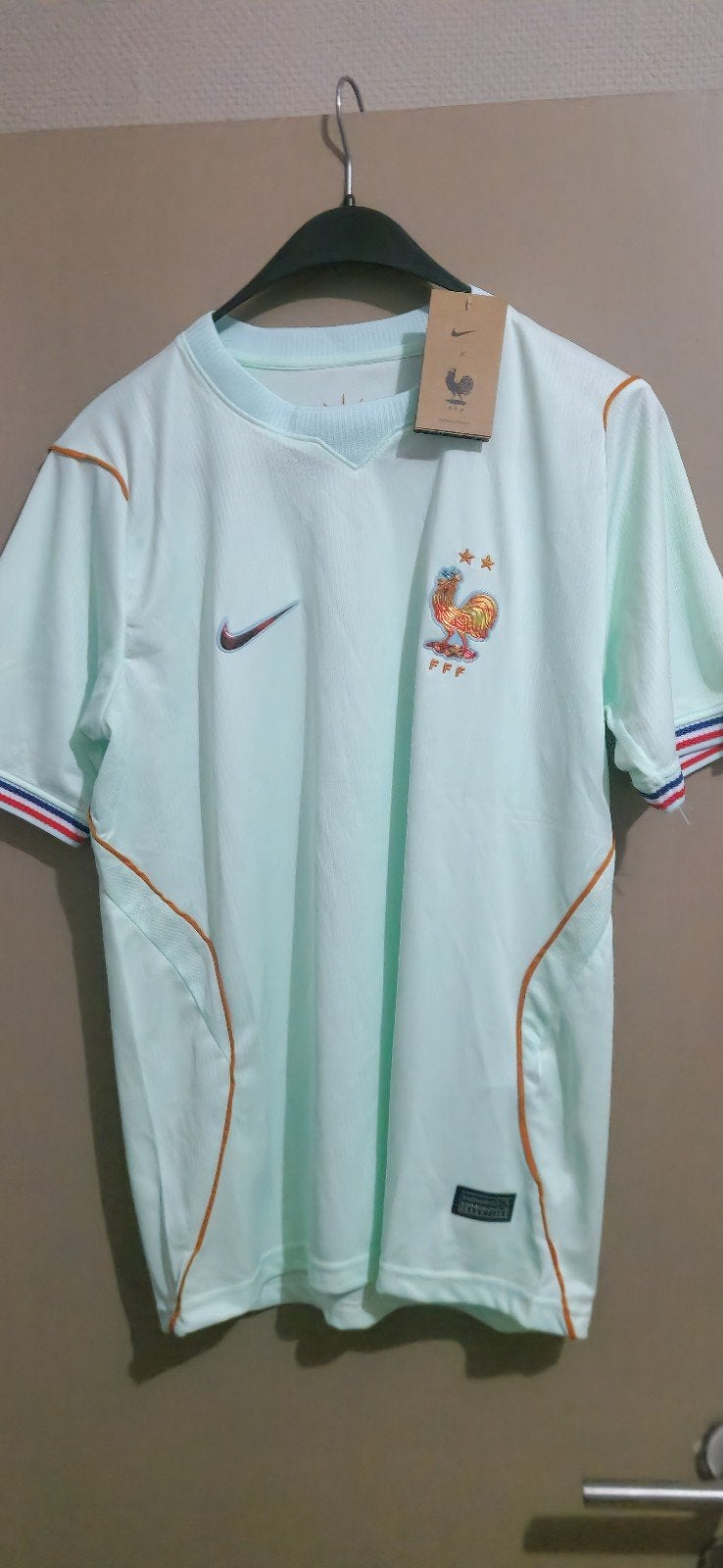 Maillot Nike France Away Cup 2026 — Taille L — Neuf avec bil, Vêtements | Hommes, Vêtements de sport, Enlèvement ou Envoi, Nike