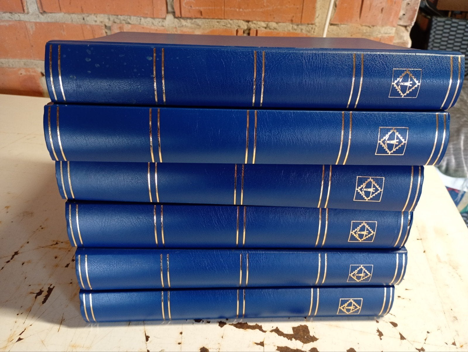L30) 6 beaux livres pour timbres, Enlèvement ou Envoi
