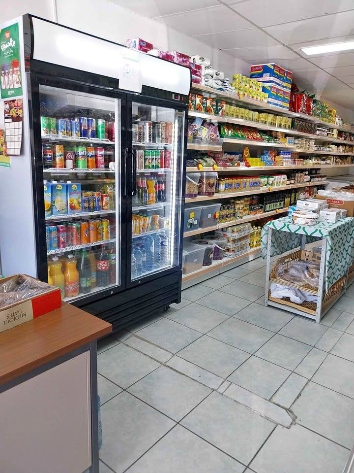 Propriété du magasin à reprendre, Habitation avec espace professionnel, Bruxelles, 1 pièces